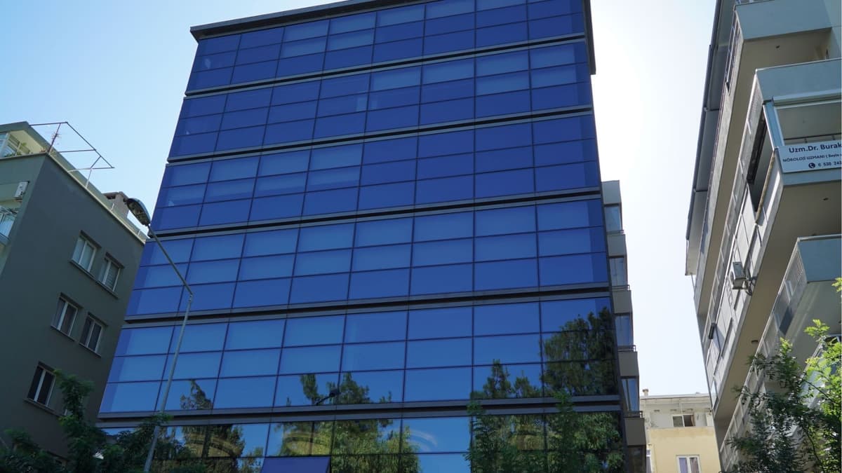 Mimarin Medical bina cephesi Alsancak Izmir